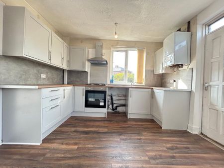 3 bedroom semi-detached house to rent - Photo 5