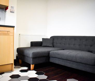 Flat 5 The Rayner Building – 2 Bed - Photo 5