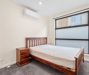 Fully Furnished, Ultra Modern, Immaculately Maintained Townhouse - Photo 5