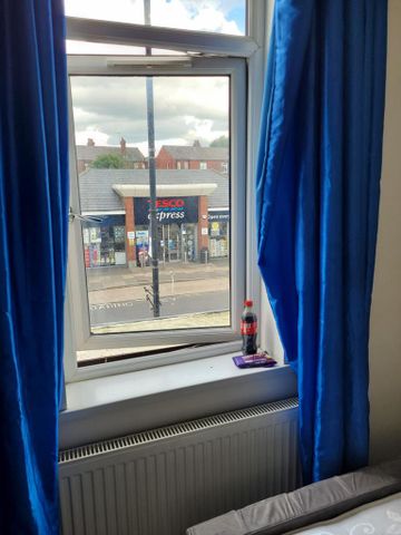 1 bedroom in a house share to rent - Photo 2