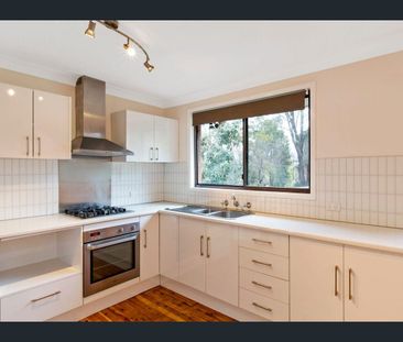 Spacious & Comfortable 3-Bedroom Home in Prime Penrith - Photo 3