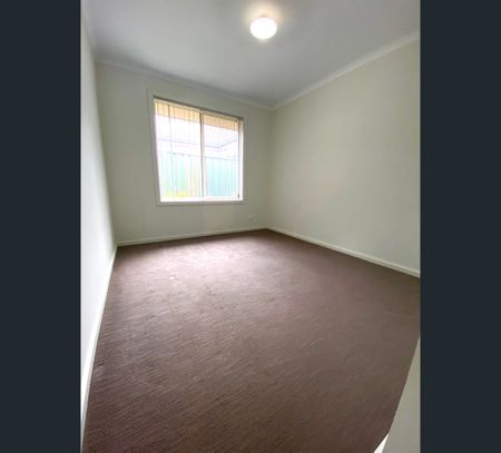 10 Mahogany Circuit, Parafield Gardens, SA 5107 - Photo 4