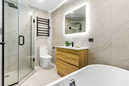 Riverside Retreat: 3BR Townhouse with views - Photo 5