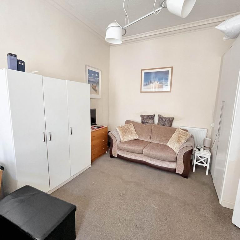 Studio to rent - Photo 1