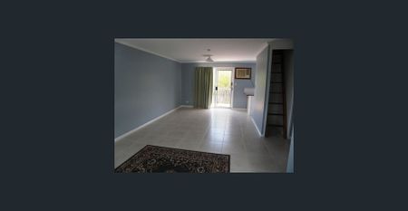 Easy living townhouse, small complex - Photo 2