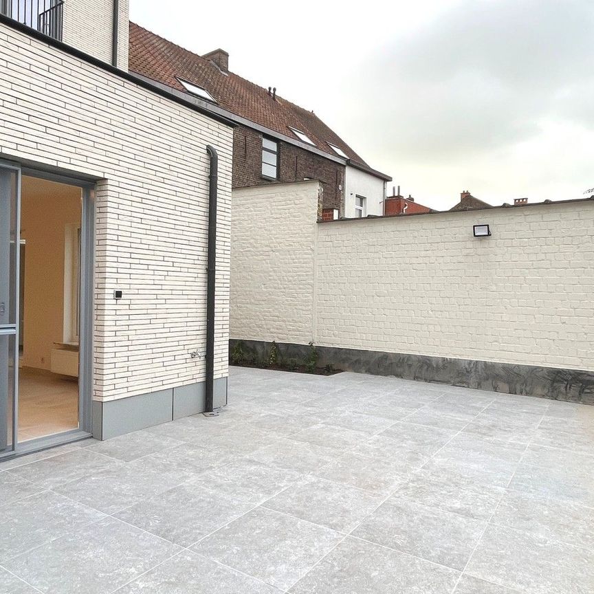 Volledig gerenoveerd gelijkvloers appartement in de buurt van UZ Gent met ruime stadstuin - Foto 1