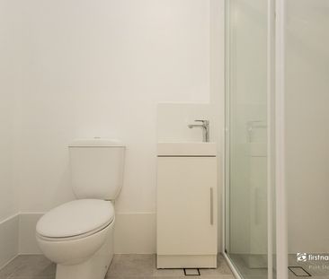 Tastefully fully renovated coast side one bedroom unit - Photo 3