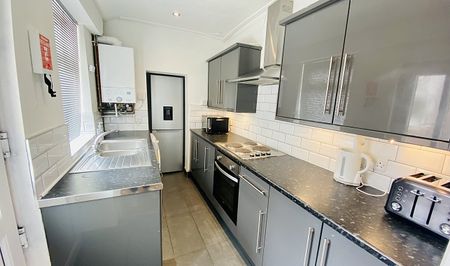 5 double Bedroom student house in a fantastic location - Photo 4