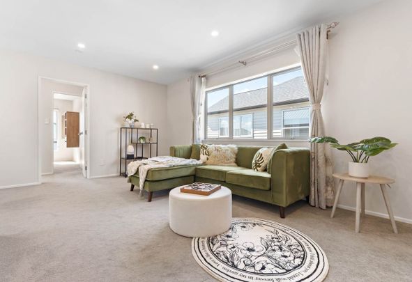 Modern Family Living With Space, Comfort & Style - Photo 1