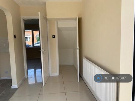 2 bedroom terraced house to rent - Photo 3