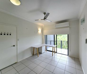 FRESH AND MODERN – PARTLY FURNISHED - Photo 3