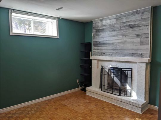 For Lease - 132 Old Surrey Lane Unit# Lower, Richmond Hill, Ontario - Photo 1