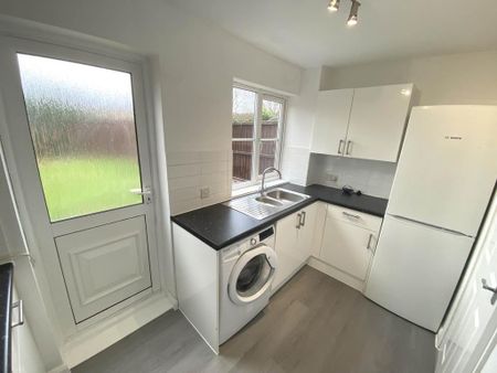 2 bedroom terraced house to rent - Photo 4