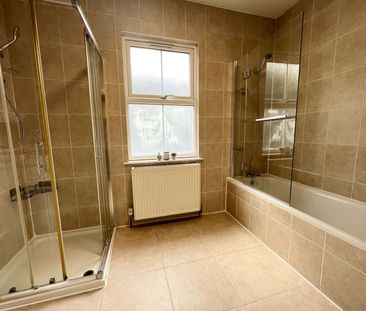 Barons Court Room 2 - Photo 4