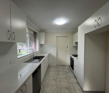 Renovated Two Bedroom Home - Water & Gas Included In Weekly Rent! - Photo 3