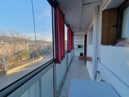 Location Appartement 3 pièces 66m² - Photo 2