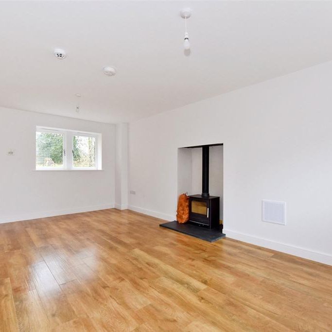 4 bedroom detached house to rent - Photo 1