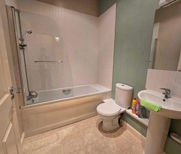 Bury Old Road, Prestwich, M25 - Photo 1