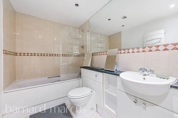 Holland Gardens, Brentford - Photo 1