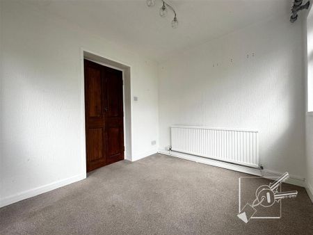 3 bedroom end of terrace house to rent - Photo 4