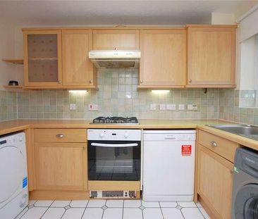 Wyvern Close, Ash Vale, Aldershot, Surrey, GU12 - Photo 3