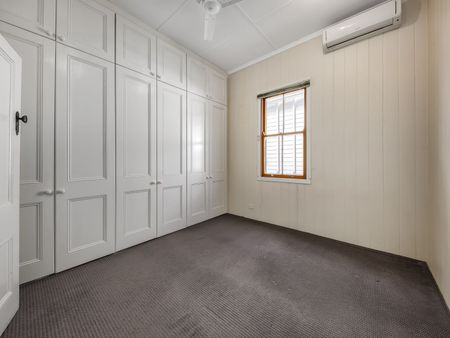 Spacious home with flexibility on CBD fringe - Photo 4