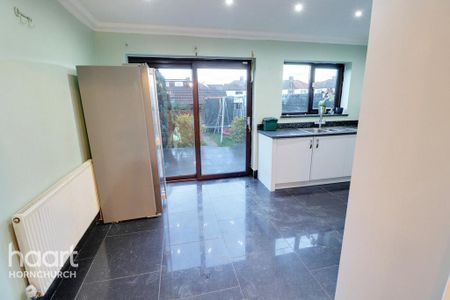 4 bedroom terraced house to rent - Photo 2