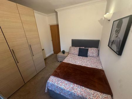 4 bedroom flat share to rent - Photo 3
