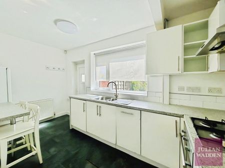 2 bedroom semi-detached house to rent - Photo 3