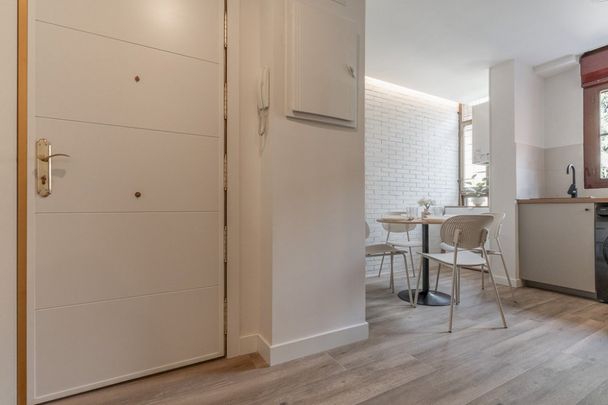 Room with private bathroom and air conditioning in Carabanchel - Photo 1