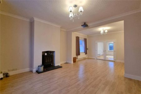 3 bedroom end of terrace house to rent - Photo 4