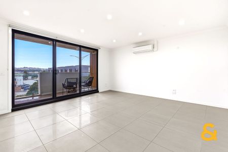 Low-Maintenance Apartment in a Convenient Location - Photo 2