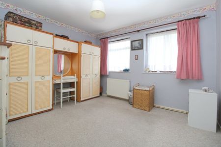 3 bedroom Detached bungalow to rent - Photo 4