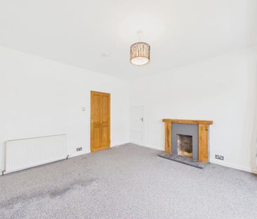 3 bedroom flat to rent - Photo 4