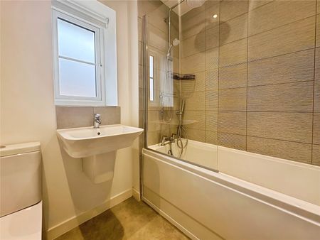 2 bedroom house to rent Sparrowhawk Crescent, Wootton, Northampton, Northamptonshire, NN4 - Photo 2