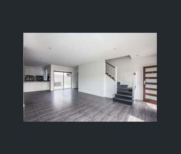 Modern low-maintenance living in a convenient location - Photo 1