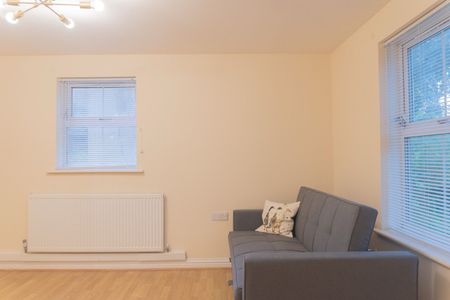 2 Bed Flat, Craven Street, SO14 - Photo 4