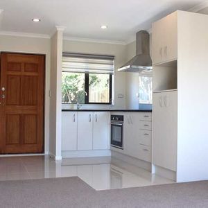 2 Bedroom Unit in Pakuranga - Photo 2