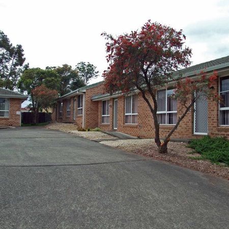 Refurbished private two bedroom villa with courtyard - Photo 4