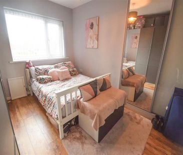 2 Bedroom End Terrace To Let - Photo 3