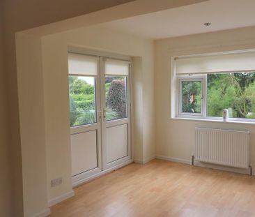 3 bedroom detached bungalow to rent - Photo 2