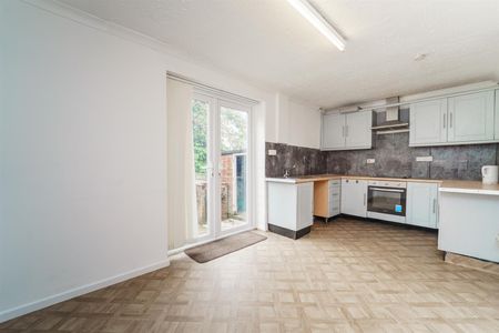 Falcon Crescent, Swinton, Manchester - Photo 3