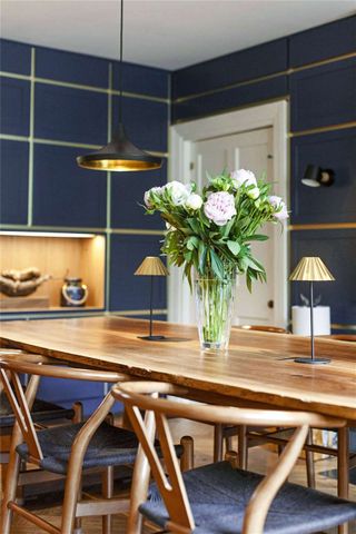 A most attractive Grade II Listed village house with exceptional interiors and beautifully landscaped gardens and grounds. - Photo 4