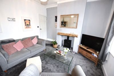 2 bedroom House in South View, Leeds - Photo 4