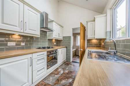 House - Terraced For Rent Percy Road, Southsea - Photo 5