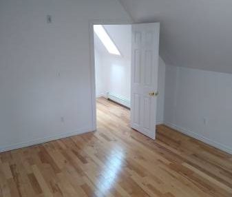 3 Bedroom Sandy Hill Apartment for Rent (219 Daly Ave) - Photo 2