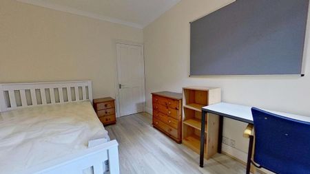 4 bedroom semi-detached house to rent - Photo 5