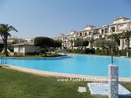 2 Bedroom Apartment with Beautiful Communal Pool- RESERVED - €500 / Month - Photo 4