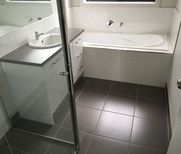 Close to everything! - Photo 2