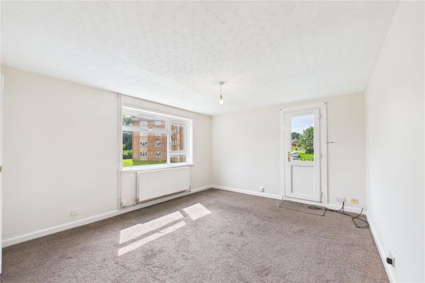 Hunters Hill, Burghfield Common, Reading, Berkshire, RG7 - Photo 1